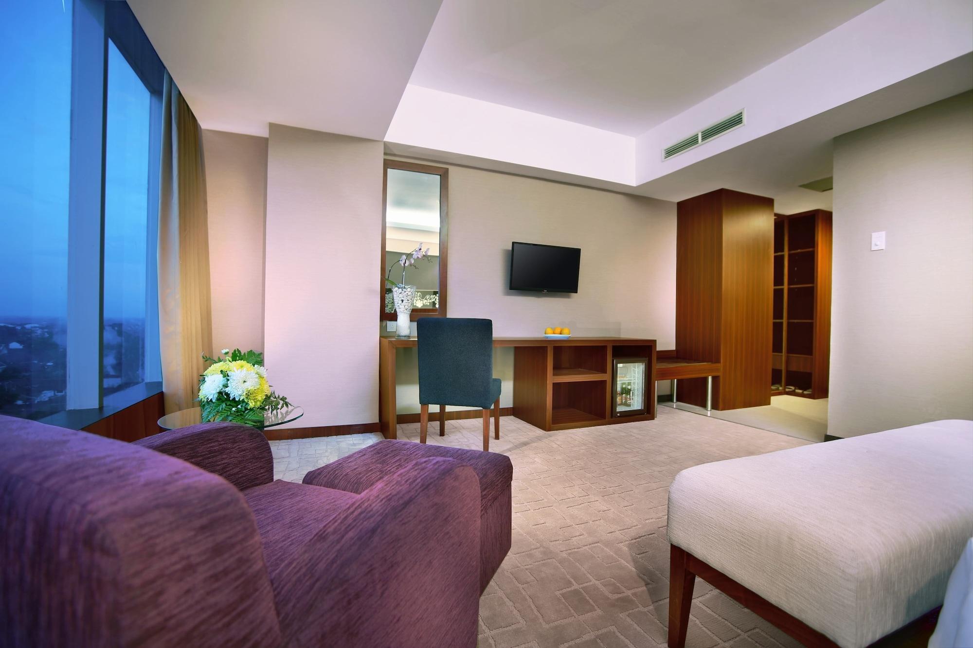 Aston Madiun Hotel & Conference Center Екстериор снимка