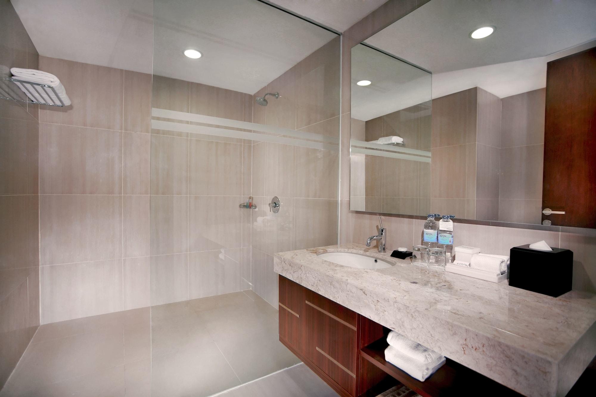 Aston Madiun Hotel & Conference Center Екстериор снимка