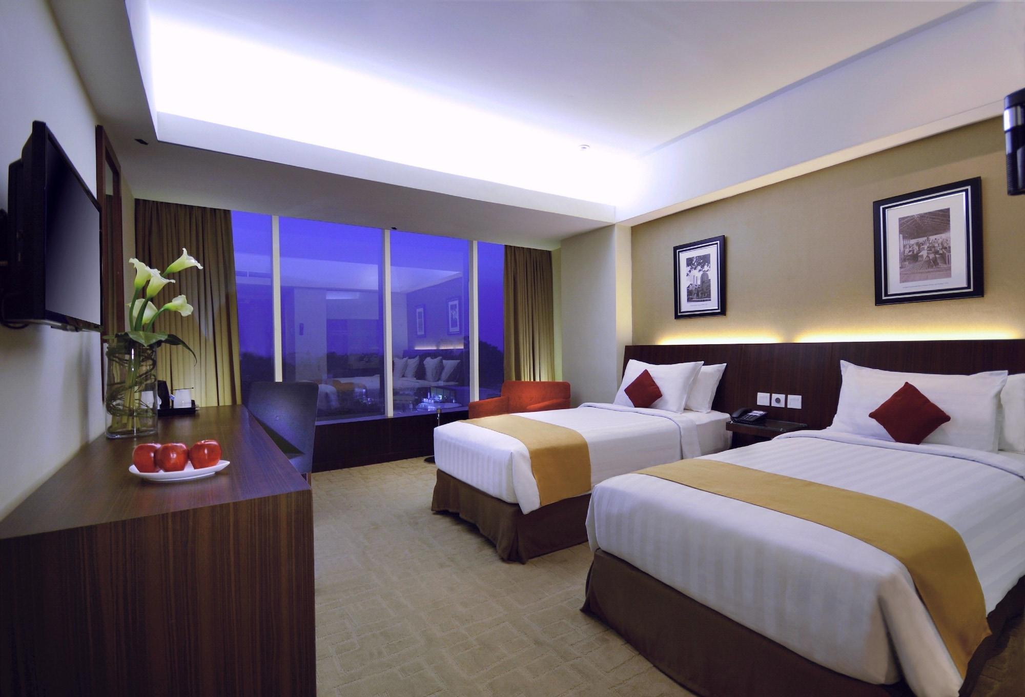 Aston Madiun Hotel & Conference Center Екстериор снимка