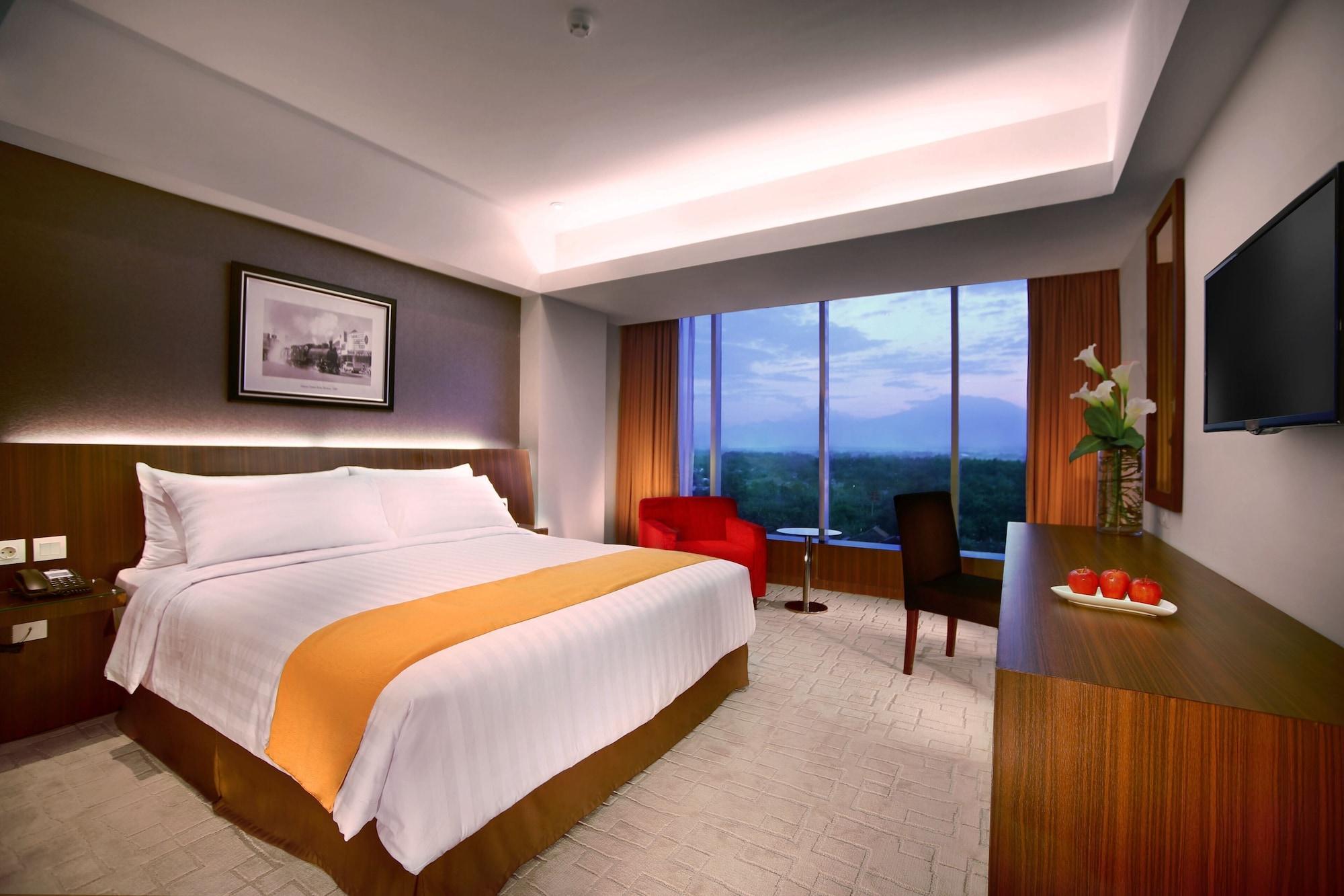 Aston Madiun Hotel & Conference Center Екстериор снимка