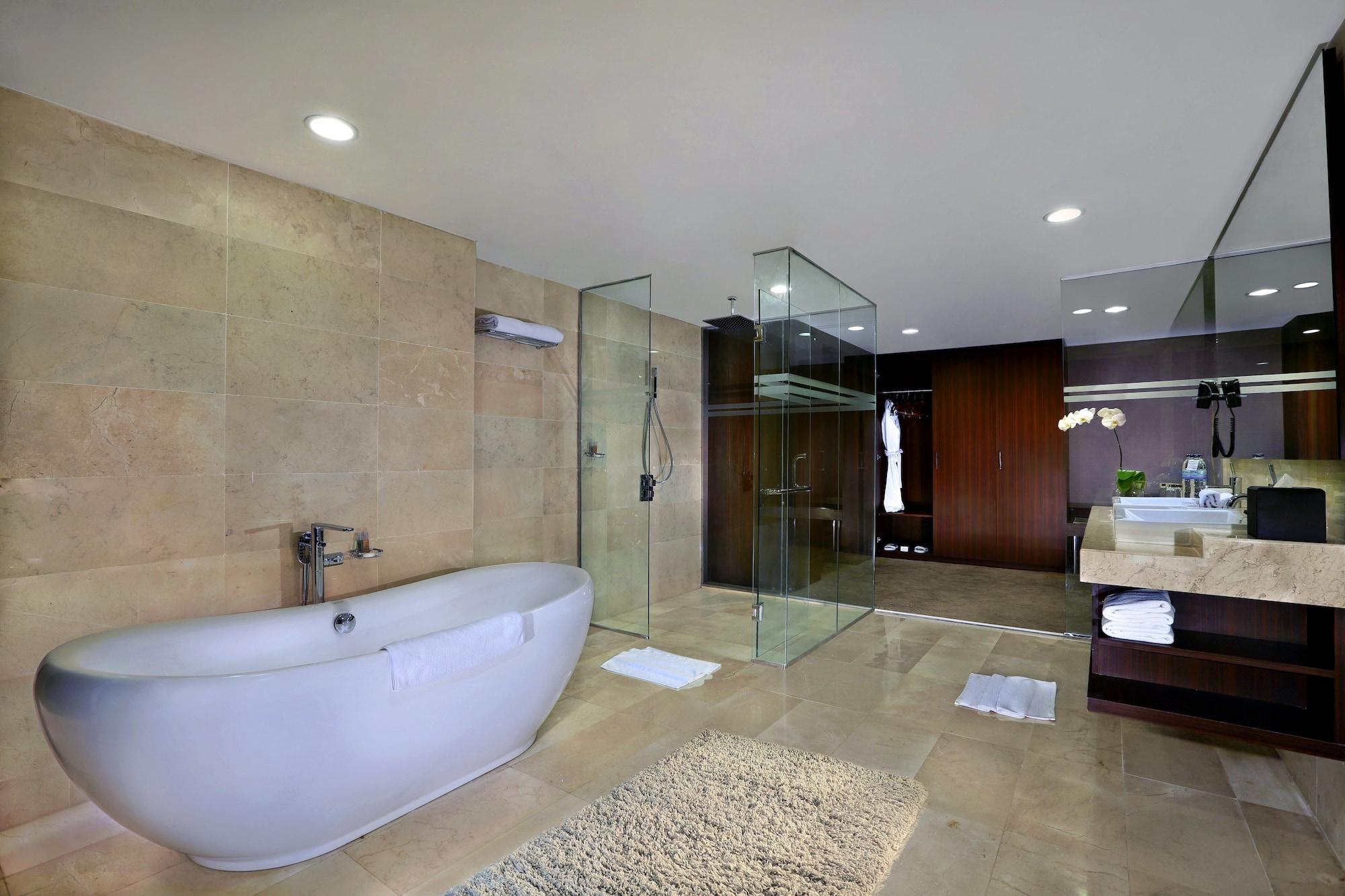 Aston Madiun Hotel & Conference Center Екстериор снимка