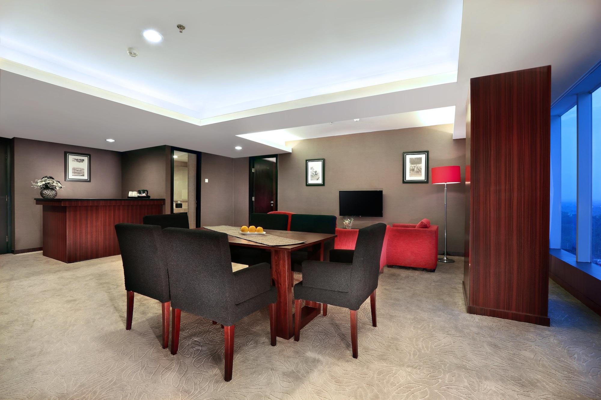 Aston Madiun Hotel & Conference Center Екстериор снимка