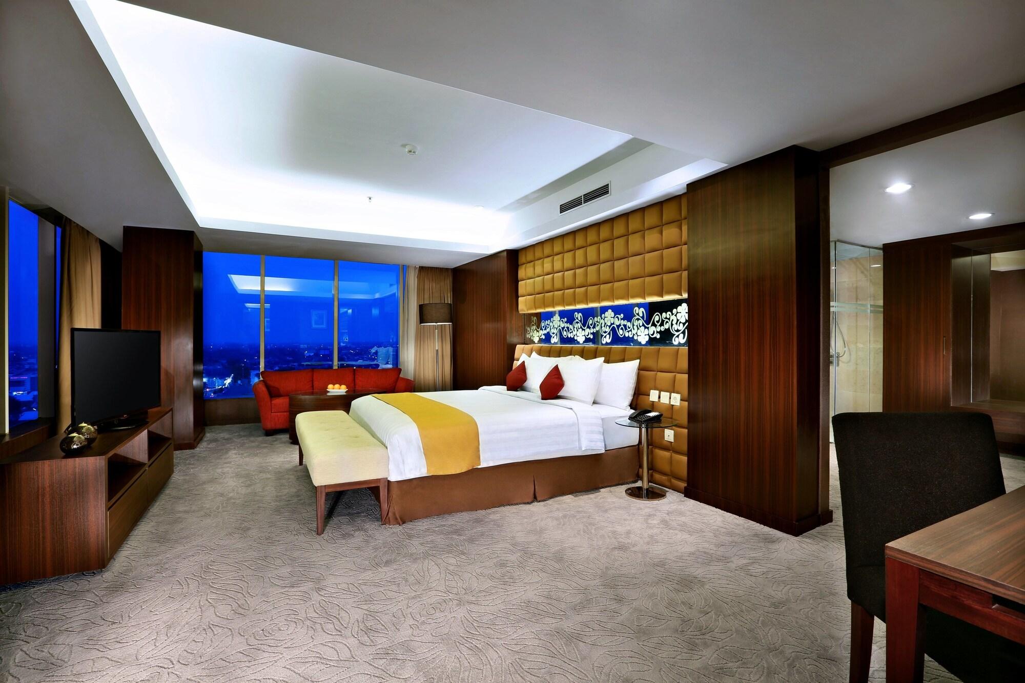 Aston Madiun Hotel & Conference Center Екстериор снимка