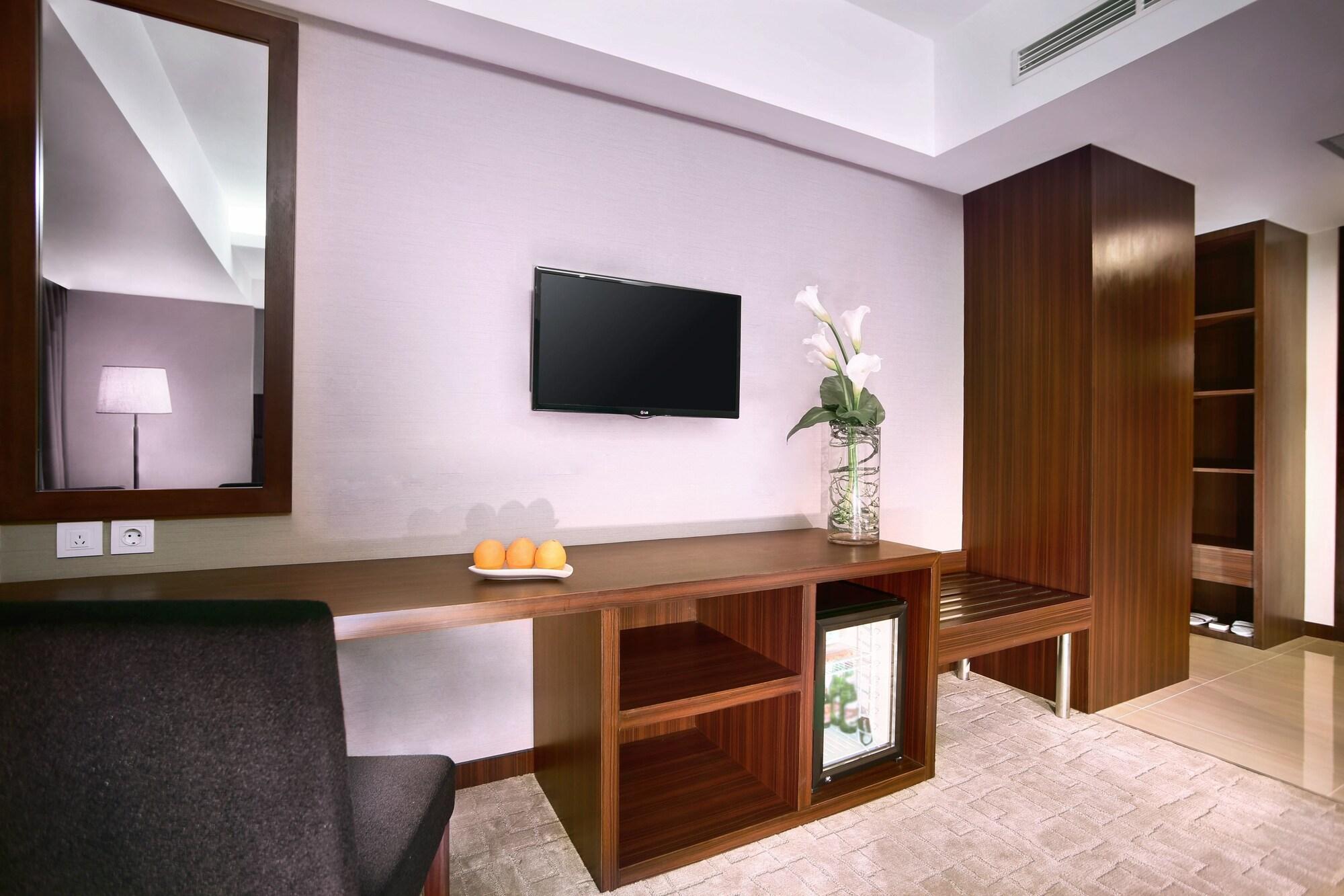 Aston Madiun Hotel & Conference Center Екстериор снимка