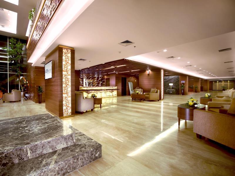 Aston Madiun Hotel & Conference Center Екстериор снимка
