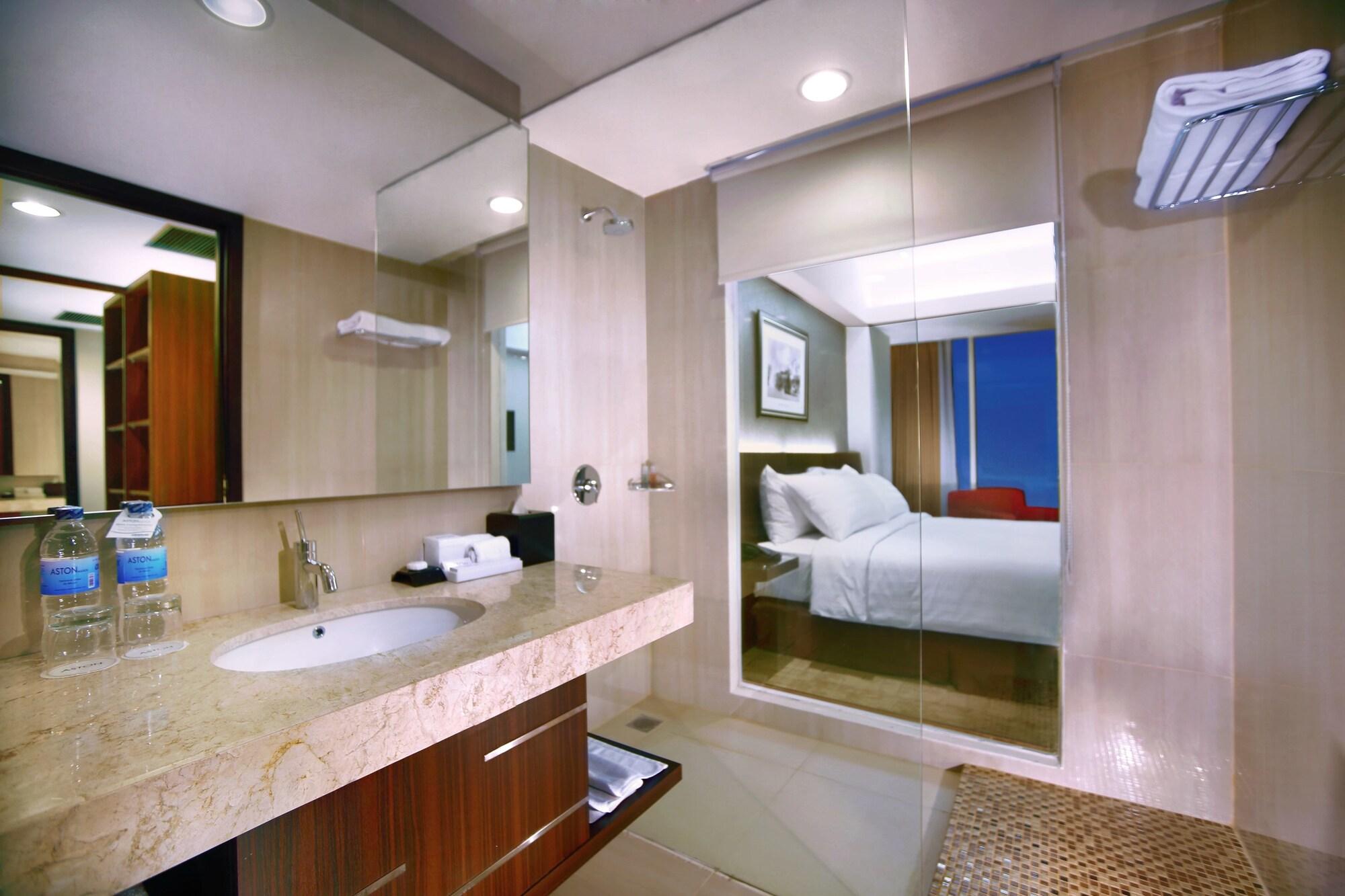 Aston Madiun Hotel & Conference Center Екстериор снимка