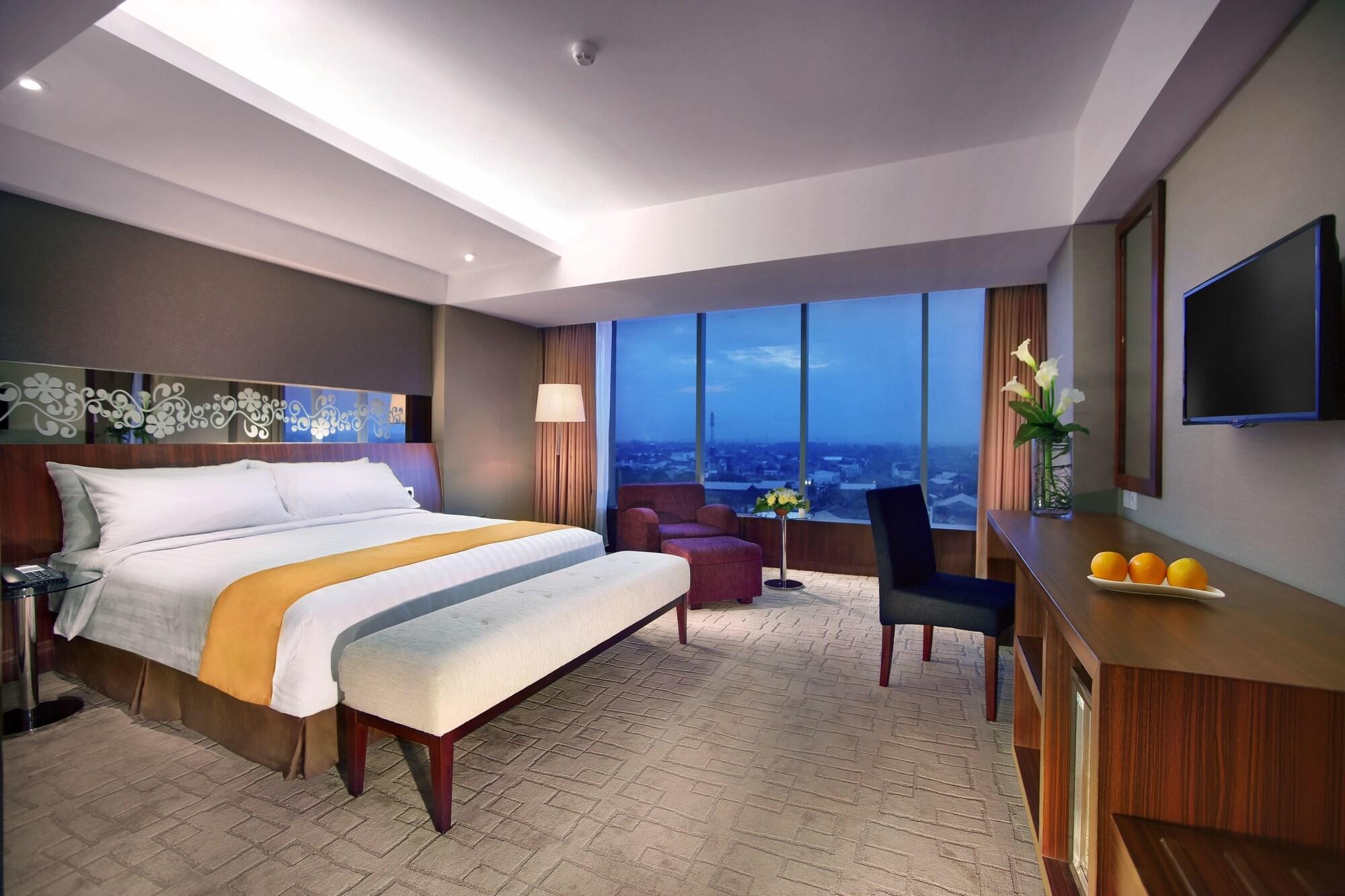 Aston Madiun Hotel & Conference Center Екстериор снимка