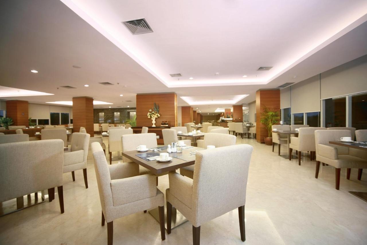 Aston Madiun Hotel & Conference Center Екстериор снимка