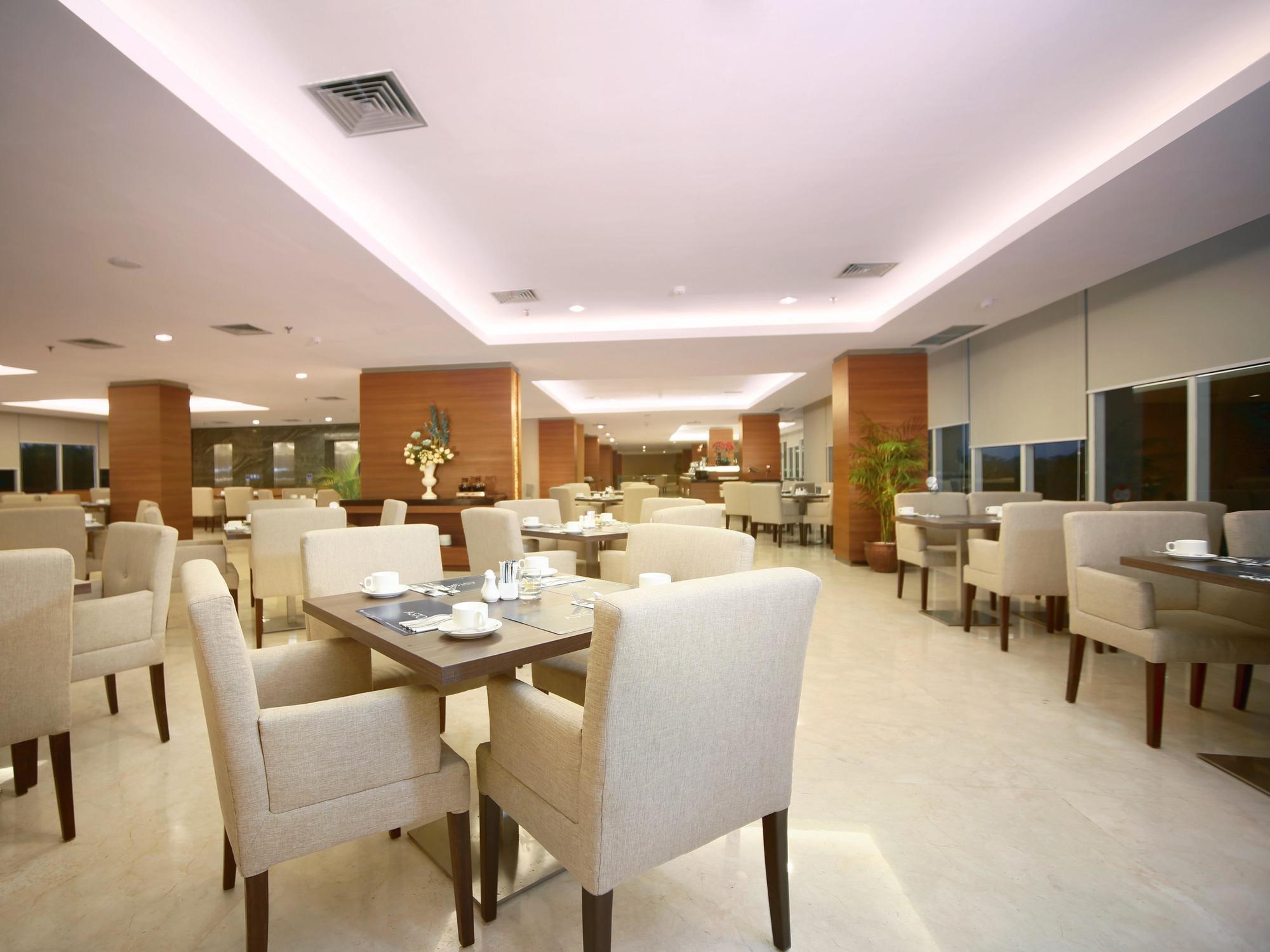 Aston Madiun Hotel & Conference Center Екстериор снимка