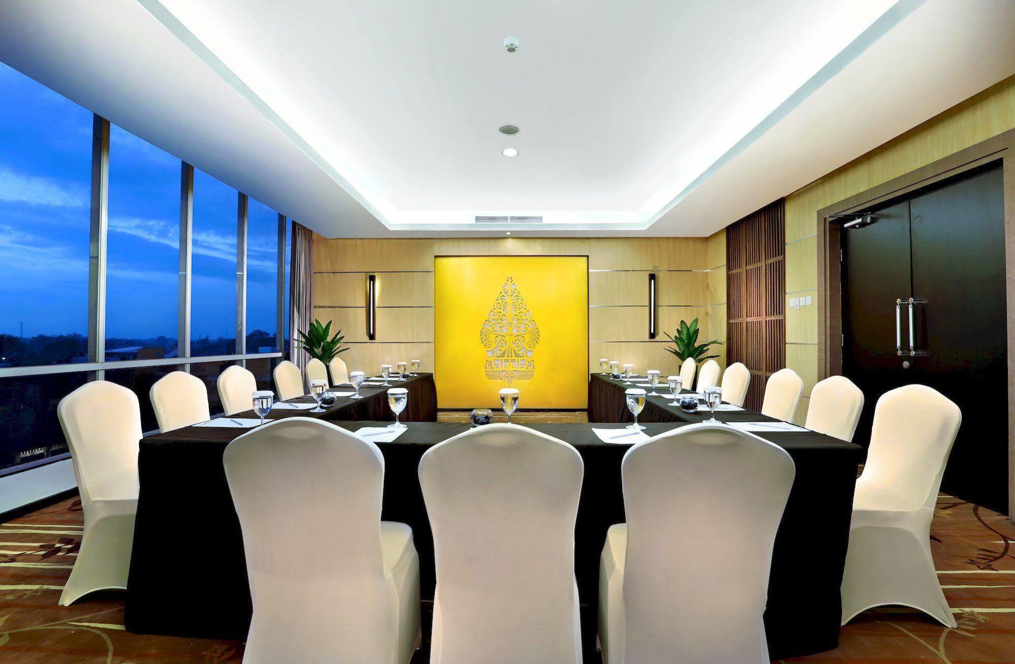 Aston Madiun Hotel & Conference Center Екстериор снимка