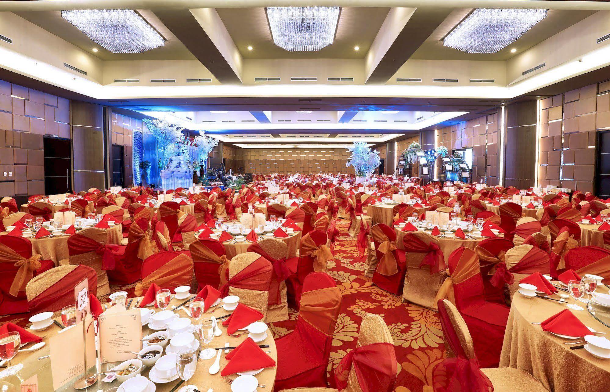 Aston Madiun Hotel & Conference Center Екстериор снимка