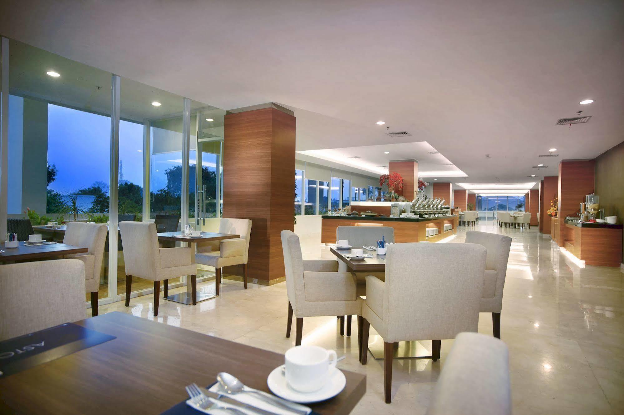 Aston Madiun Hotel & Conference Center Екстериор снимка