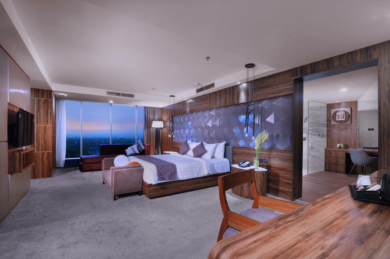 Aston Madiun Hotel & Conference Center Екстериор снимка